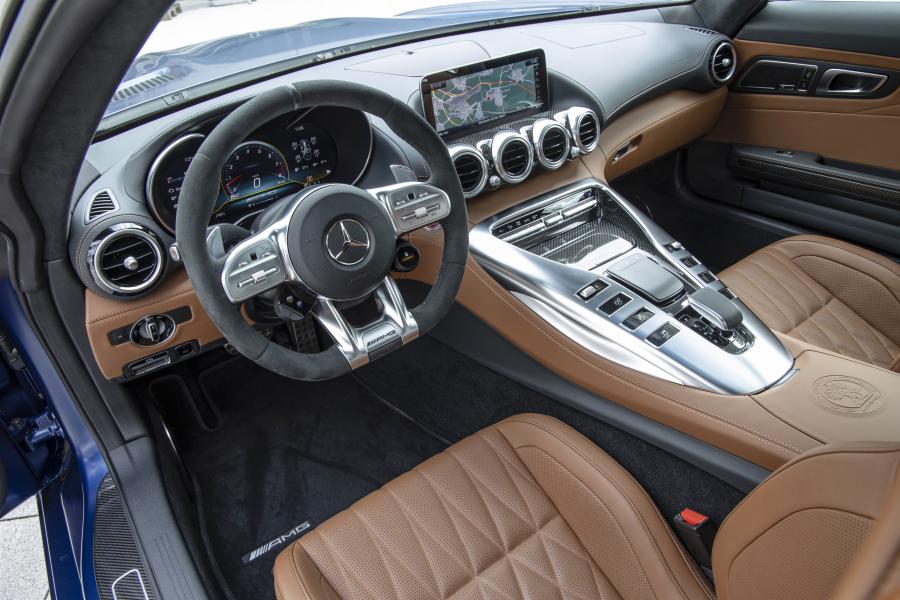 Интерьер Mercedes-AMG GT C (C190) 2019 года  (WW) (фото 4 из 9)